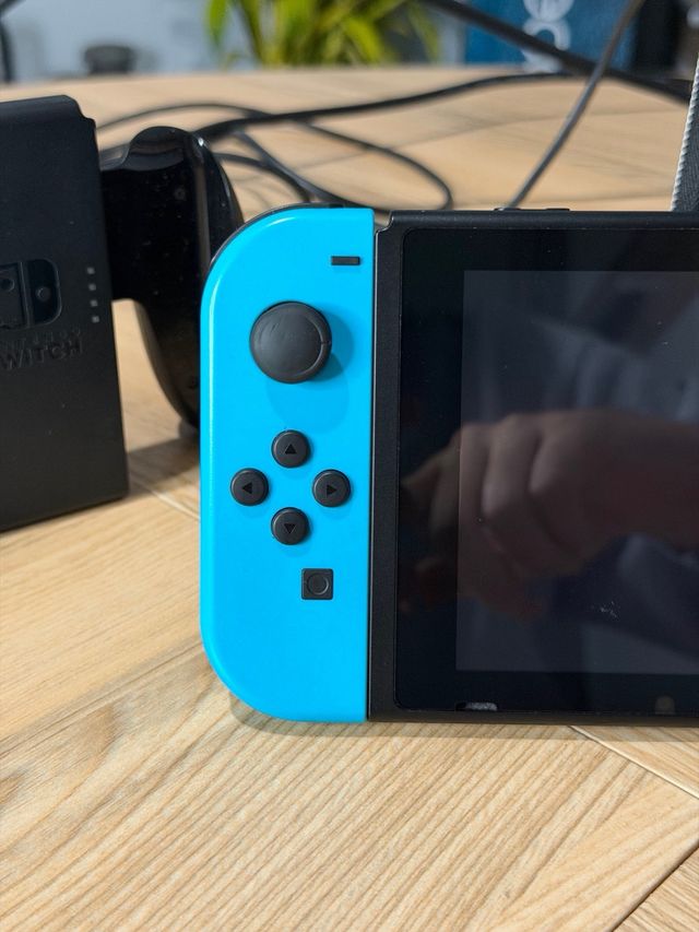 Nintendo Switch V2 (Batería Mejorada) + Accesorios