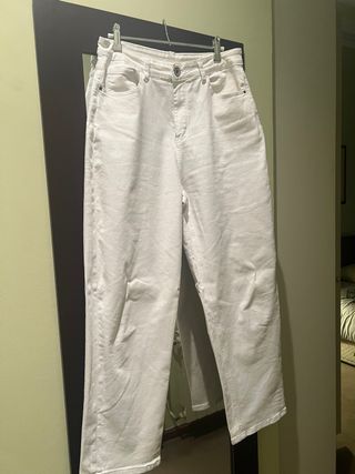 Pantalones blancos vaqueros