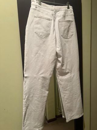 Pantalones blancos vaqueros
