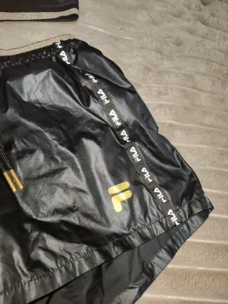 Conjunto deportivo Fila beige y negro