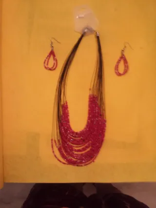 10 Collares con Pendientes Multicolor son diez