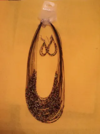 10 Collares con Pendientes Multicolor son diez