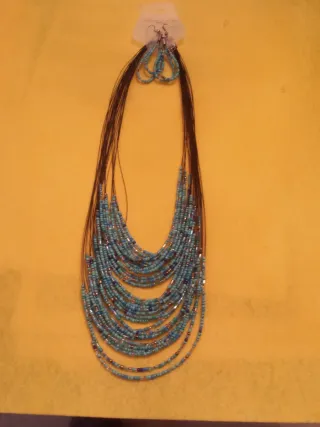 10 Collares con Pendientes Multicolor son diez