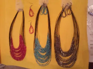 10 Collares con Pendientes Multicolor son diez