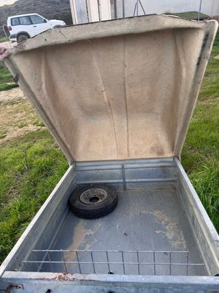 Remolque pequeño con tapa