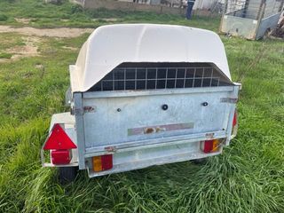 Remolque pequeño con tapa