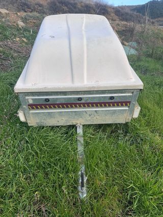 Remolque pequeño con tapa