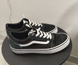 Zapatillas Vans Negras y Blancas