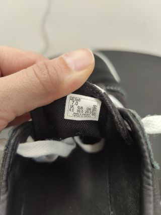 Zapatillas Vans Negras y Blancas