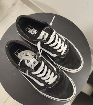 Zapatillas Vans Negras y Blancas