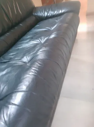 Divano in pelle nera