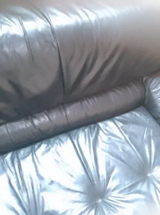 Divano in pelle nera