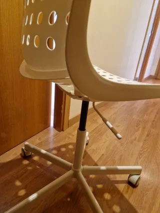 Silla de escritorio IKEA blanca regulabe
