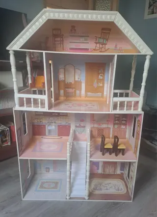 Casa de muñecas de madera