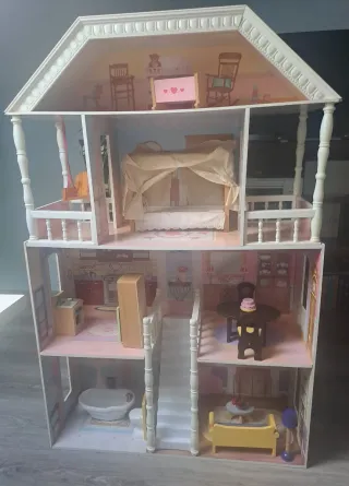 Casa de muñecas de madera