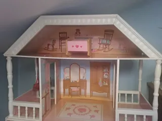 Casa de muñecas de madera