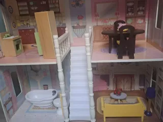 Casa de muñecas de madera