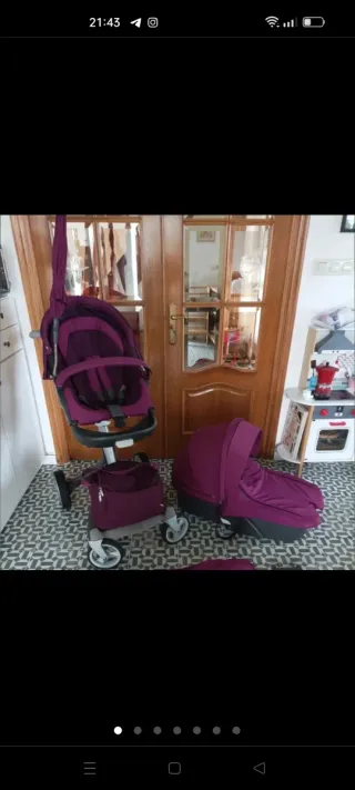 Carrito de bebé y capazo color morado marca stokke