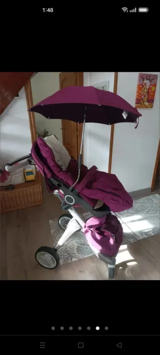 Carrito de bebé y capazo color morado marca stokke