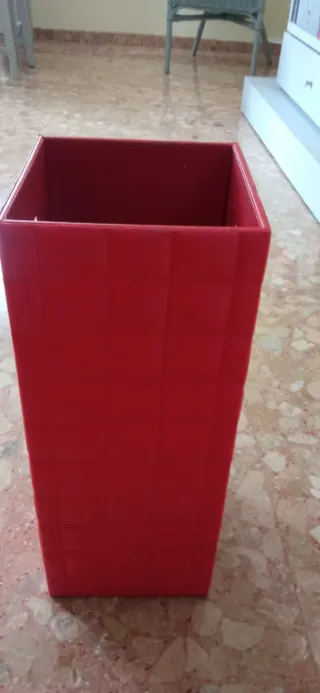 Paragüero rojo cuadrado