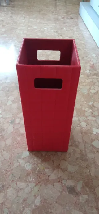 Paragüero rojo cuadrado