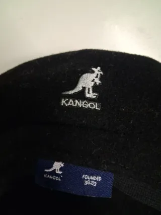 Boina Kangol Negra Mujer