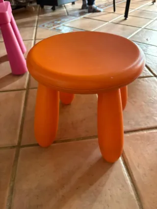 Mesa y 2 sillas infantiles de ikea