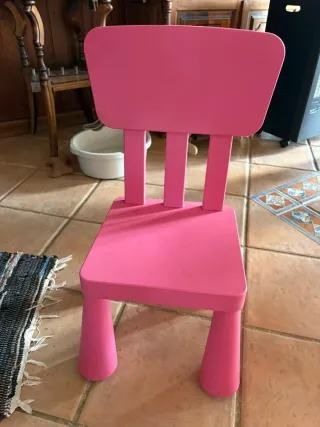 Mesa y 2 sillas infantiles de ikea