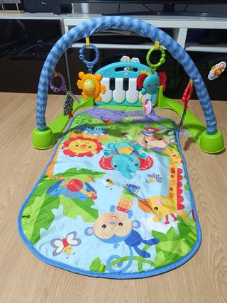 Gimnasio bebé, piano y alfombra sensorial