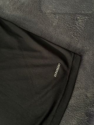 Remera deportiva Adidas negra