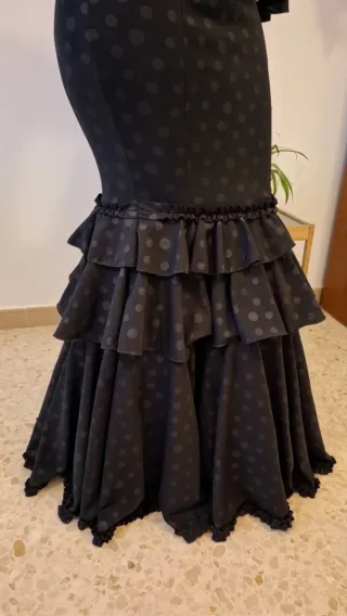 Traje de Flamenca Negro con Lunares
