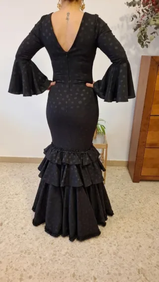 Traje de Flamenca Negro con Lunares