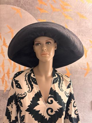 Sombrero de rafia natural ala ancha.