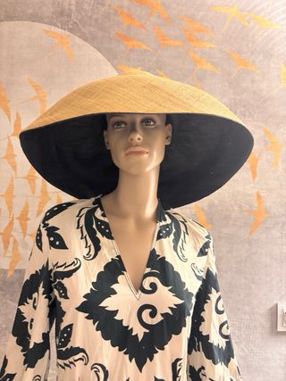 Sombrero de rafia natural ala ancha.