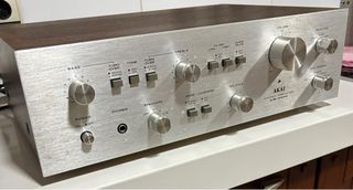 Amplificador AKAI AM-2400