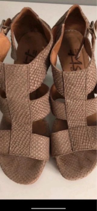 Sandalias de piel beige