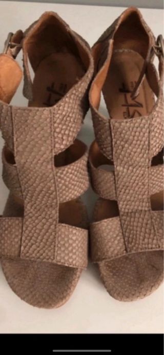 Sandalias de piel beige