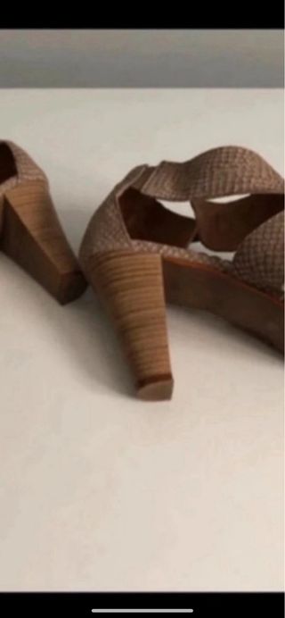 Sandalias de piel beige