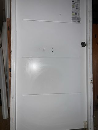 Puerta de seguridad blanca