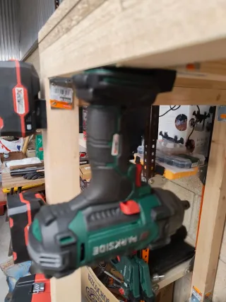 Soporte para herramientas y Batería 20V Parkside