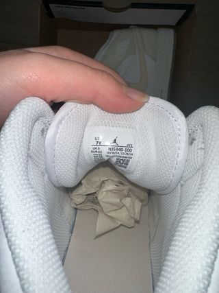 Zapatillas Air Jordan 1 Mid SE Rosa y Blanco