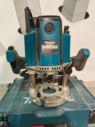 Fresadora Makita RP2300FC