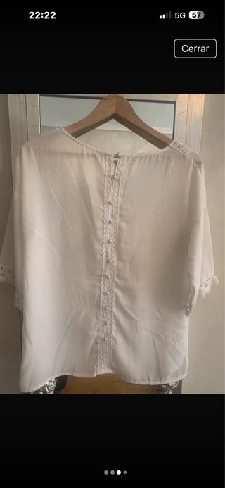 Blusa blanca con encaje