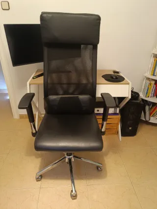 Silla de escritorio ergonómica negra