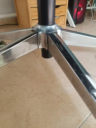 Silla de escritorio ergonómica negra