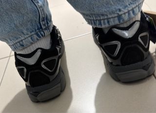 Asics NYC Zapatillas Negras y Plateadas