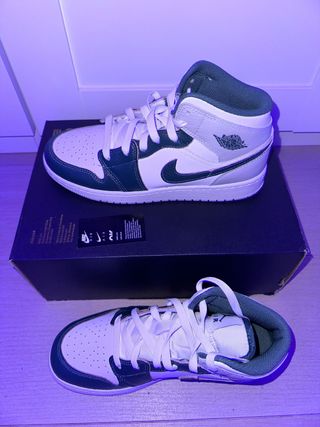 Zapatillas Air Jordan 1 MID SE Verde y Blanco