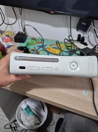 Xbox 360 Fat 20GB + cavi, 1 controller e 2 giochi