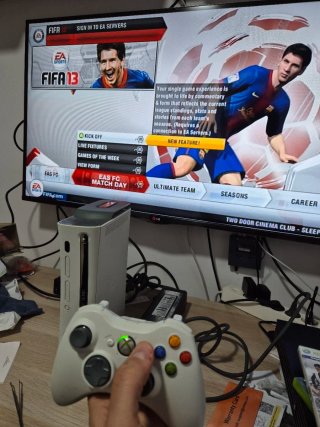 Xbox 360 Fat 20GB + cavi, 1 controller e 2 giochi
