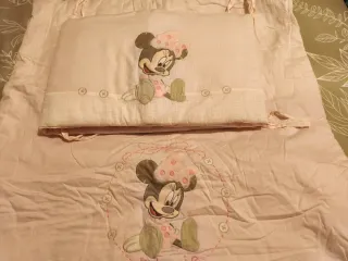Chichonera y edredón cuna Minnie Mouse